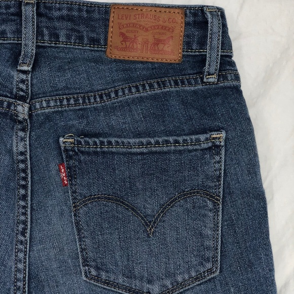 Women’s Levi High Rise Skinny Jeans - Picture 5 of 6